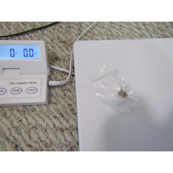 Peach Bead Gold Tone Flower Earrings Boho Cottagcore Stud - Picture 4 of 4